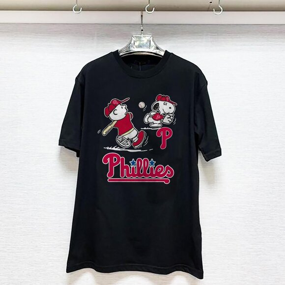 Playing Baseball Philadelphia Snopy Friends Phillies t Tee Shirt PM - Picture 3 of 3